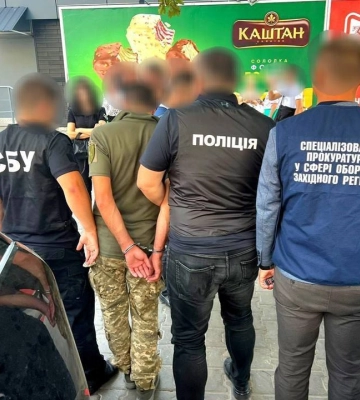 В Хмельницкой области работник ТЦК за 4500 долларов обещал &quot;отмазать&quot; военнообязанного от призыва