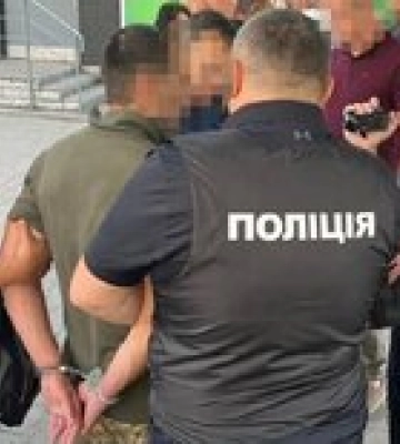 МВД: Задержан военный ТЦК, который за сумму от $4500 &quot;помогал&quot; уклонистам – видео