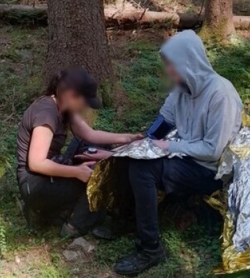 Вблизи границы с Румынией отыскали уклоняющегося, который сутки бродил в лесу