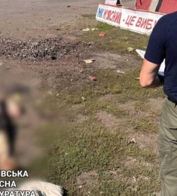 Последствия вражеского обстрела Казачьей Лопани: предварительно, враг бил из танка. ФОТО