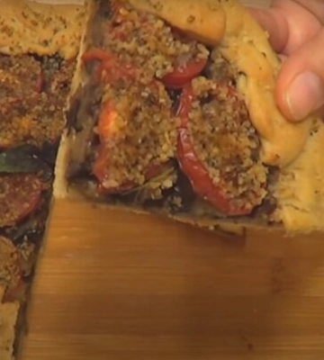 Сочная и ароматная начинка: рецепт пирога с баклажанами, орехами и томатами, который понравится всем