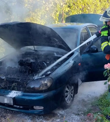 В Днепровском районе горел легковой автомобиль Daewoo