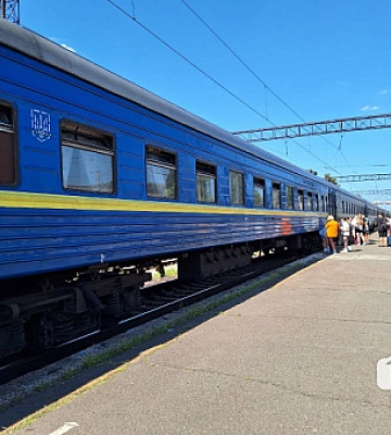 Поїзди Дніпровського напрямку рухаються зміненим маршрутом: коли відновиться розклад