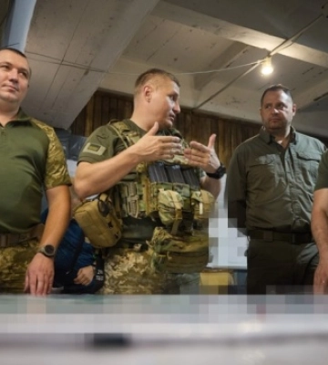Зеленський відвідав бригади, які ведуть наступальні дії на Донеччині
