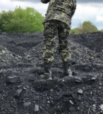 Підприємцю з Житомирщини оголосили підозру через постачання військовим неякісне вугілля