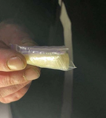 У Дніпрі патрульні знайшли у водія-порушника більше 10 сліп-пакетів з наркотиками (ФОТО)