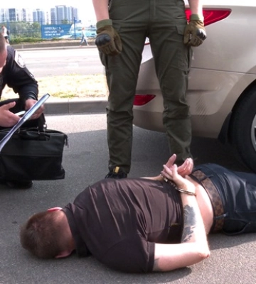 Полиция разоблачила очередную &quot;схему&quot; перевозки уклонистов за границу