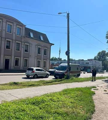 На Полтавщині з 9-го поверху будинку випав 23-х річний чоловік