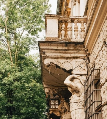 Після обвалу балкону у Львові відновили програму їхньої реставрації: скільки це коштуватиме мешканцям