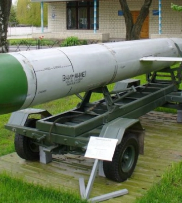 У Дніпрі внаслідок російської ракетної атаки спалахнула пожежа на підприємстві: є постраждалий