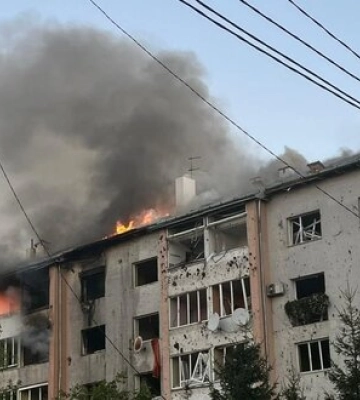 Во Львове раздались взрывы, есть попадания в жилые дома. ФОТО