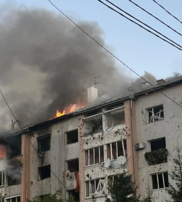 Пуски 28 ракет, попадание в дома и погибшие гражданские: детали ночного обстрела Украины (видео)