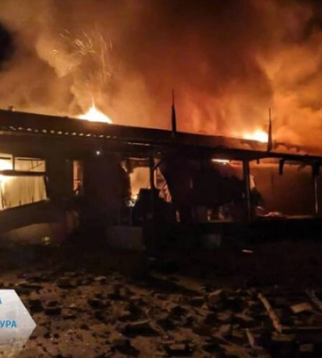 Наслідки обстрілу Краматорська: Загинув чоловік, поранено жінку. Під завалами ще одна особа. ФОТОрепортаж
