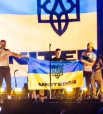 Герой кліпу Imagine Dragons з Миколаївщини вийшов з гуртом на сцену в Варшаві. ФОТО