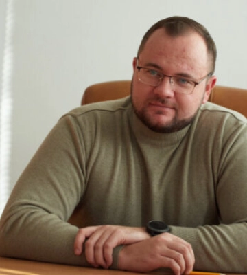 Мер Луцька Поліщук одразу після обстрілу вирушив на пробіжку: поки служби розгрібають завали, а люди плачуть через загиблих
