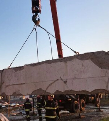 Наслідки обстрілу Луцька: Рятувальники розібрали завали, вилучено тіла трьох загиблих. ФОТОрепортаж