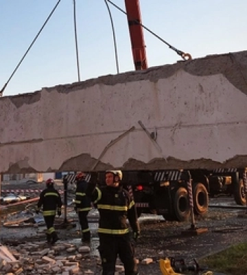 Як рятувальники ліквідовували наслідки ракетного удару по Луцьку (фото, відео)