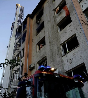 У Львові рятувальники ліквідували пожежу, спричинену нічним російським обстрілом