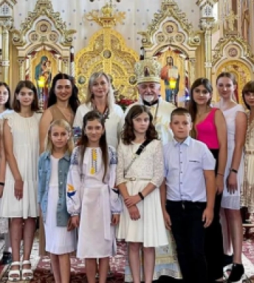 Дитячий хор «Аксіос» під час виступу в селі Велике Колодно зібрав на ЗСУ 25 тис. грн