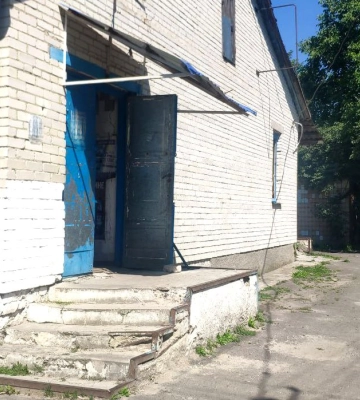 Доки продавчиня обідала, злодій виніс з магазину на Рівненщині 9 пляшок горілки