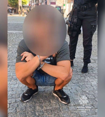 Пытался убежать: в Днепре патрульные задержали грабителя