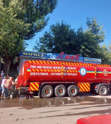 Вирва в подвір&#039;ї лікарні: показали наслідки влучання російської ракети на Черкащині