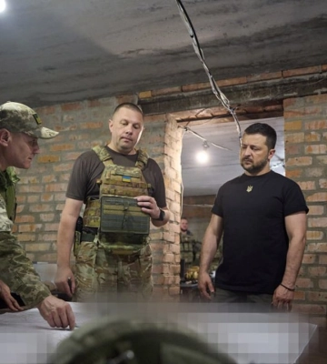 Зеленский посетил бойцов на южном фронте