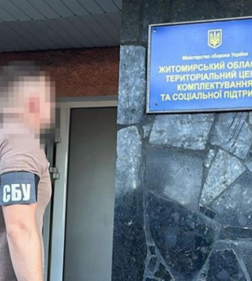На Житомирщині викрили голову ВЛК і адвоката, які за гроші допомагали ухилянтам уникнути призову