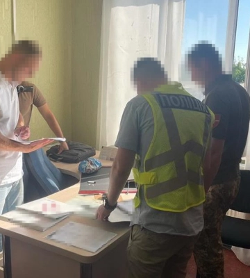 Делала справки с тяжелыми диагнозами для уклонистов: на Житомирщине задержали главу ВВК 