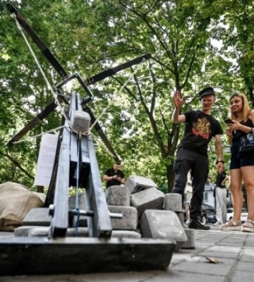 У Запоріжжі з&#039;явилась інсталяція на підтримку закупівлі дронів для армії