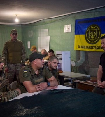 Зеленський відвідав бійців на південному фронті