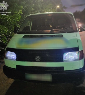 Патрульні в Києві зупинили підозрілий Volkswagen: на викраденому авто їхала п’яна водійка (ФОТО)