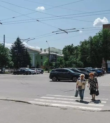 У центрі Полтави облаштують  паркомісця для людей з інвалідністю та  велосипедистів