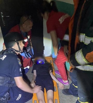 У Кременчуці з дашка балкону на 9-поверсі врятовали травмовану дівчинку (ФОТО)