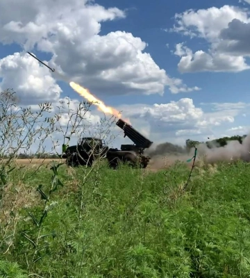 Генштаб ЗСУ повідомив про обстріли й атаки ворога на Харківщині, що тривають