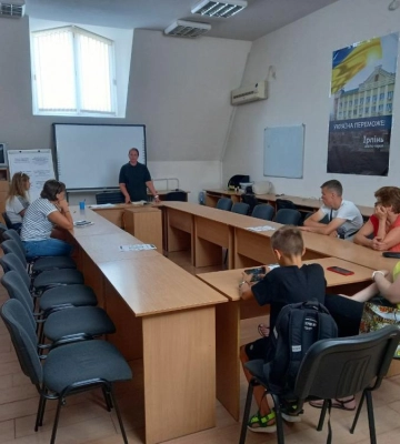 Служба за контрактом та інші вакансії. Які можливості працевлаштування пропонують у Рівненському районі