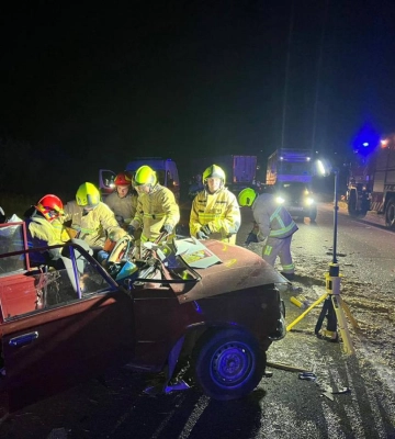 Масштабна ДТП на Рівненщині. Водія та пасажира з легковика діставали рятувальники