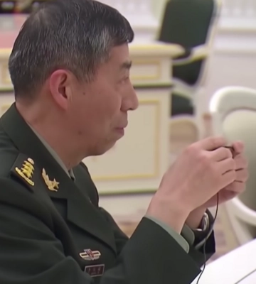 Міністр оборони Китаю пообіцяв зміцнити військові зв'язки з низкою країн світу, виключивши з цього списку США — Bloomberg