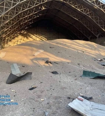 Вночі ворожі дрони атакували річковий порт на Одещині 