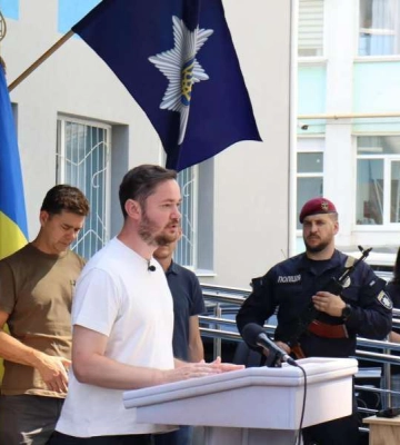 Поліція Маямі передала українським правоохоронцям зброю