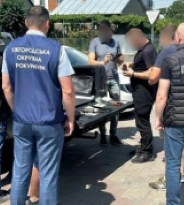 На Закарпатті викрили схему продажу автомобілів, придбаних як гуманітарна допомога для військових