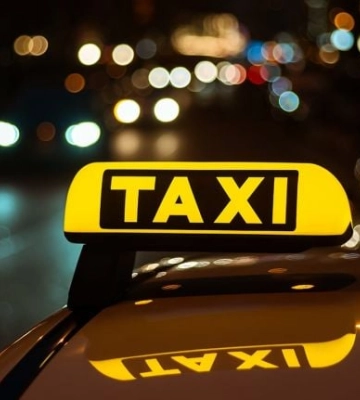 В Мелитополе клиентку такси обманули и заблокировали представители компании