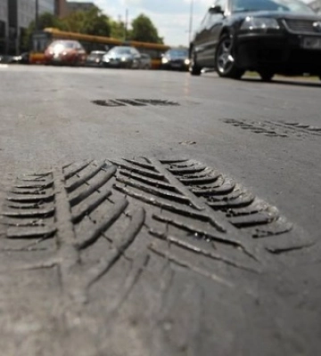 У Києві через спеку ввели обмеження на рух вантажівок