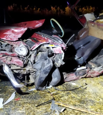 Масштабна ДТП на Рівненщині. Водія та пасажира з легковика діставали рятувальники