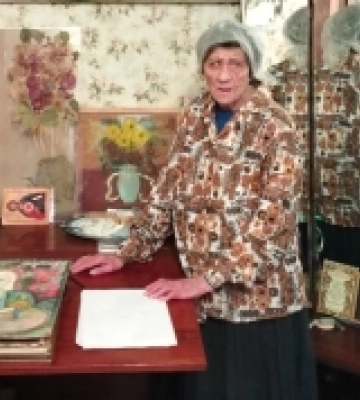 Херсонська художниця подарувала понад 50 картин пограбованому російськими окупантами художньому музею