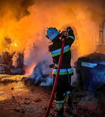 Зруйновано ангар з зерном: ДСНС показала фото з порту &quot;Рені&quot; після нічної атаки
