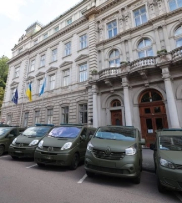 Львівщина відправила військовим 10 автомобілів швидкої медичної допомоги