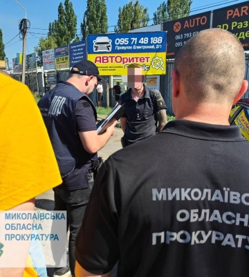 У Миколаївській області поліцейський допомагав уникнути призову: вирішував питання за 1500 доларів