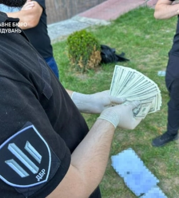 8 тысяч долларов за защиту от мобилизации: ГБР задержало на взятках чиновника ГСЧС