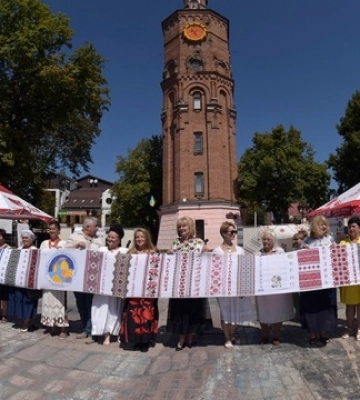 Вінниччина прийняла естафету створення рушника єднання «Цвіт вишиванки»